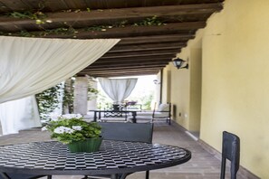 屋外ダイニングエリア