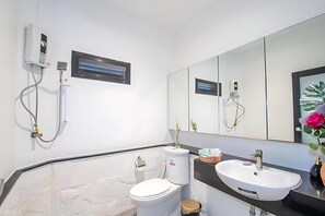 Articles de toilette gratuits, bidet, serviettes fournies