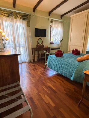 3 chambres, fer et planche à repasser, Wi-Fi, draps fournis