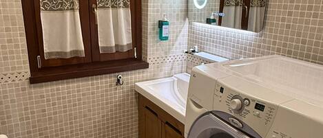 シャワー、ジェットバス、ヘアドライヤー、ビデ