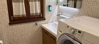 Independent villa with free parking space and close to the subway - Rome