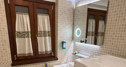 Independent villa with free parking space and close to the subway - Rome