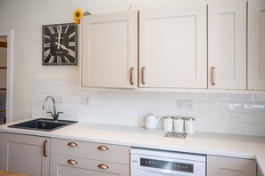 Dishwasher, cookware/dishes/utensils