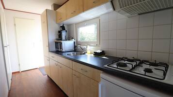 Kühlschrank, Mikrowelle, Herdplatte