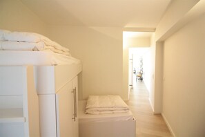 2 bedrooms, iron/ironing board, free WiFi