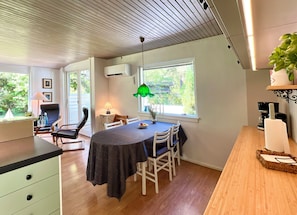Dining - Cozy and updated house on large private lot (Højby)