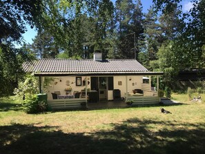 Exterior - Cozy and updated house on large private lot (Højby)