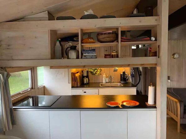Refrigerador, horno, placa de cocina, lavavajillas