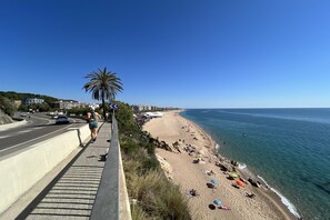 On the beach - Apartment in Calella by the Beach (Calella)
