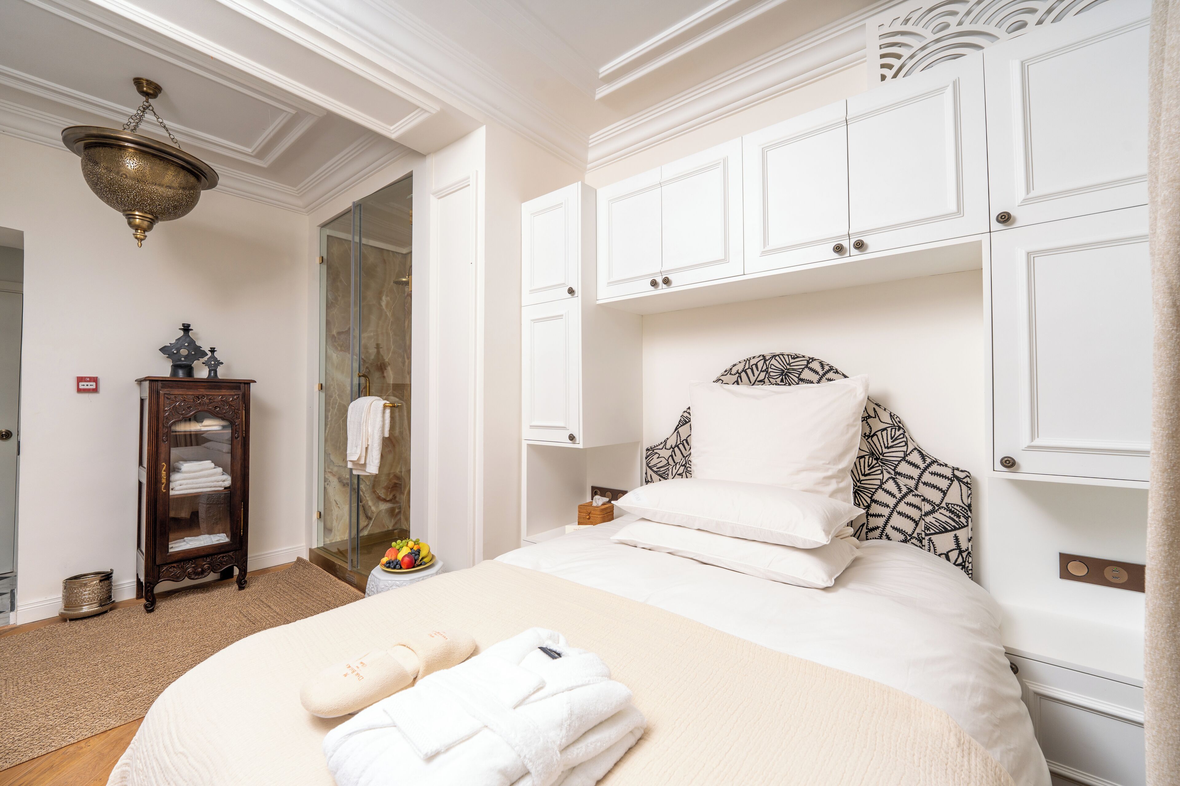 Kamar Klasik, 1 Tempat Tidur Double, pemandangan halaman | Seprai katun Mesir, seprai premium, brankas, dan tirai kedap cahaya