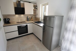 Microwave, dishwasher