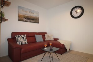 Living area - Vacation apartment in Porec. TOP LOCATION in the center and close to the beach. (Porec)