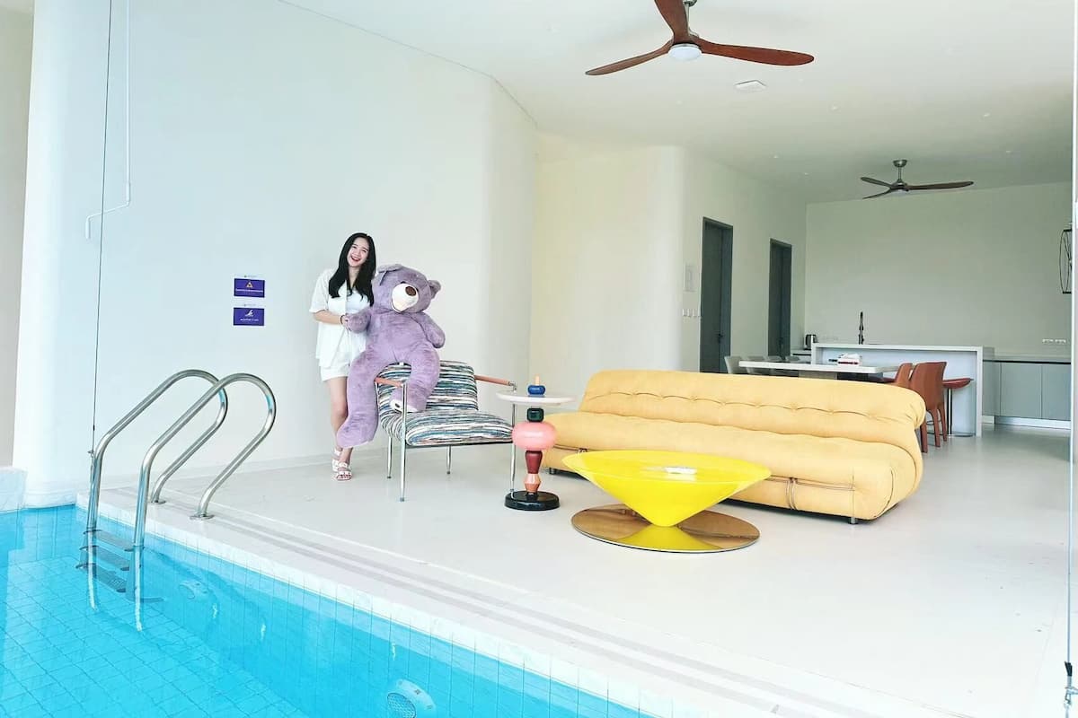 Villa, 6 Bedrooms, Non Smoking, Kitchen | Ruang tamu | 55 inci sebuah televisyen pintar dengan digital