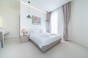 Blackout curtains, free WiFi, bed sheets - Pool villa with slide karaoke kitchen (Pattaya)