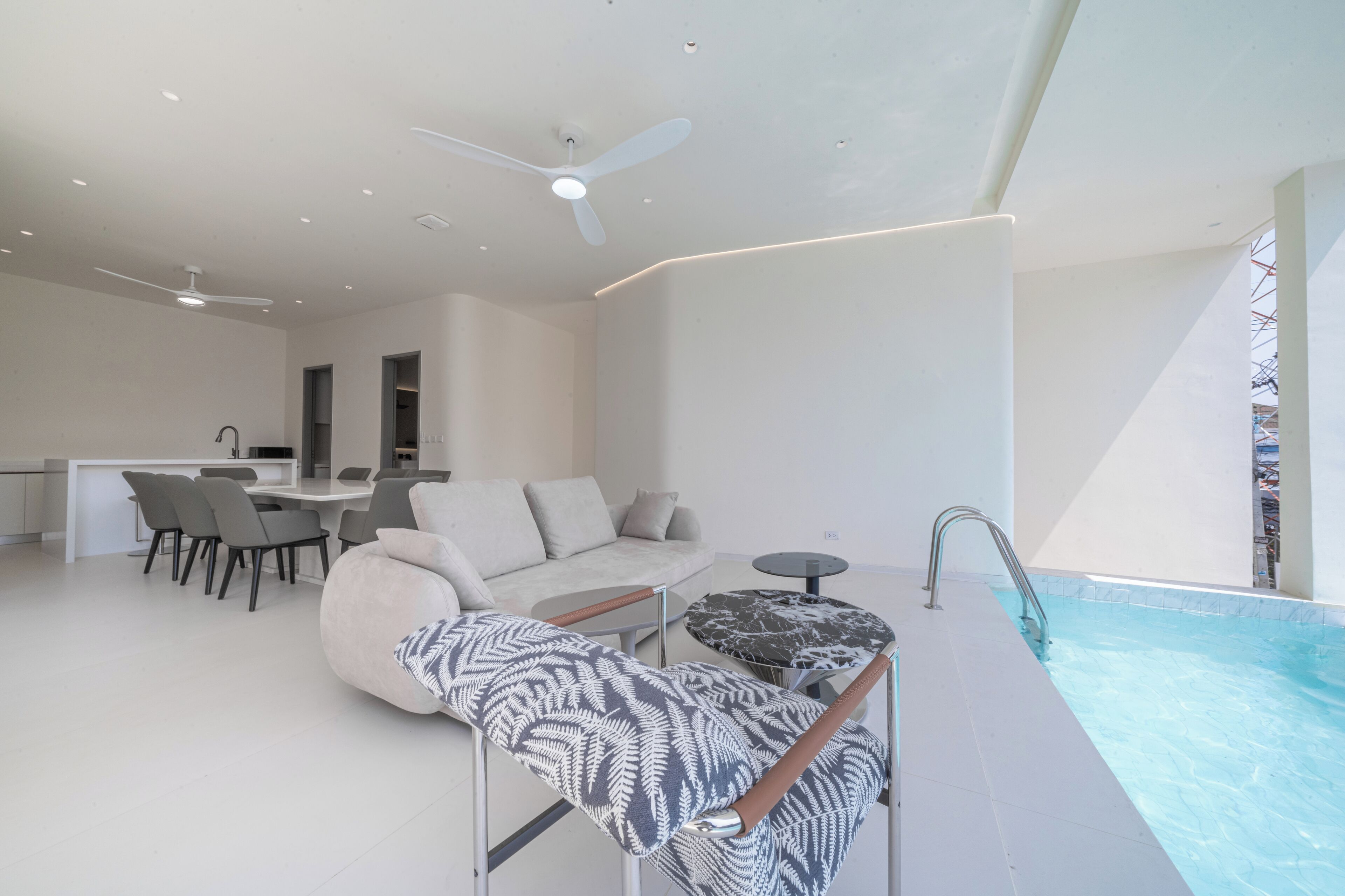 别墅, 6 间卧室, 无烟房, 厨房 | 起居区 | 55-英寸智能电视（配备数码频道）