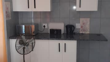 Habitación Deluxe con 2 camas individuales, vistas al jardín | Cocina privada