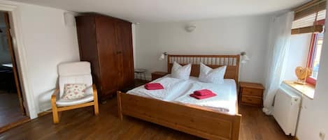 3 bedrooms, WiFi, bed sheets