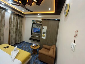 3 bedrooms, WiFi, bed sheets - Rock Mountain Premium Homestay Near Rock Garden Dalhousie (Dalhousie)