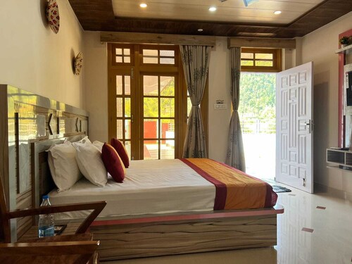 Rock Mountain Premium Homestay Near Rock Garden Dalhousie