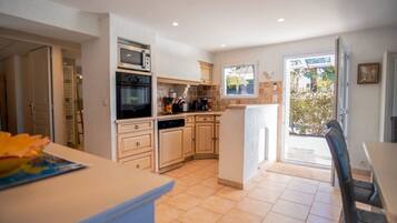 Réfrigérateur, micro-ondes, four, lave-vaisselle