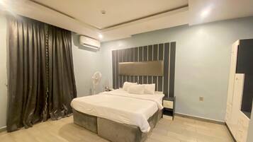 4 bedrooms, iron/ironing board, free WiFi, bed sheets