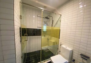 タオル、トイレットペーパー