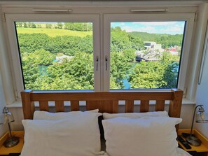 3 chambres, fer et planche à repasser, Wi-Fi, draps fournis