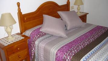 3 bedrooms, iron/ironing board, bed sheets