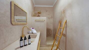 Habitación doble, vista al jardín | Caja de seguridad en la habitación y wifi gratis