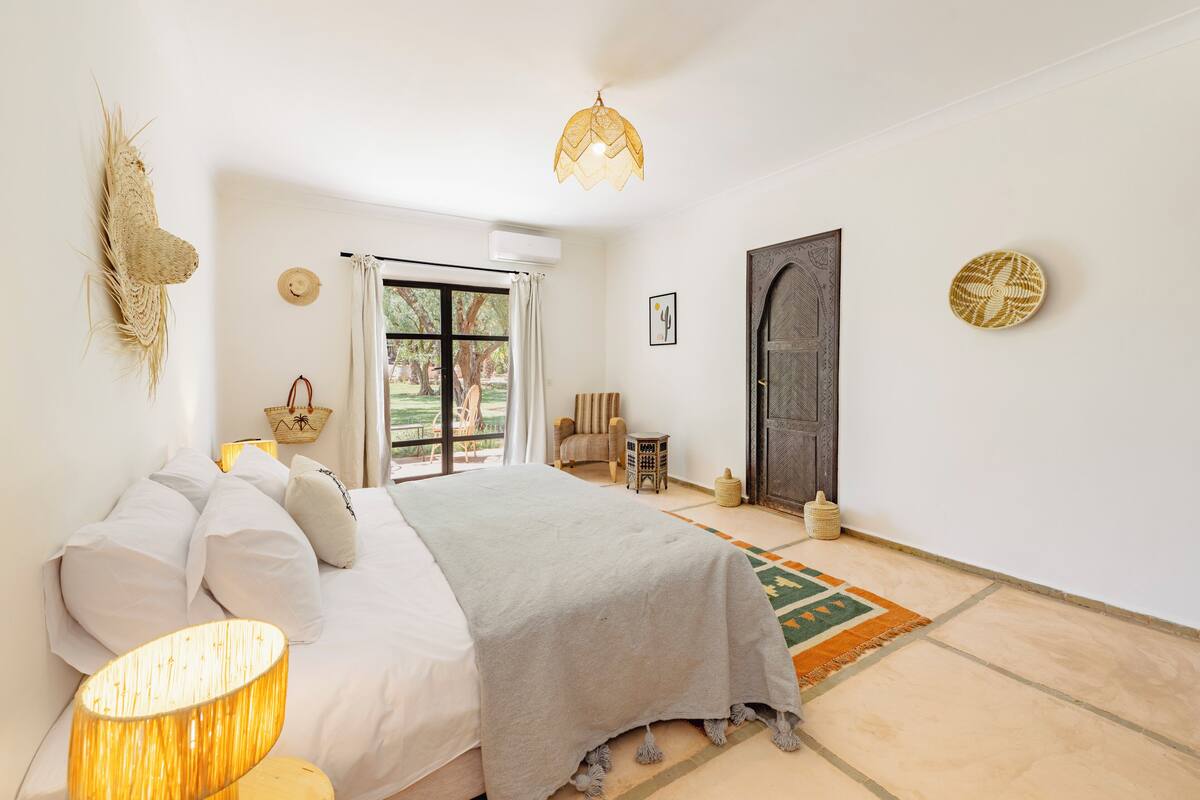 Habitación doble junior, vista al jardín | Caja de seguridad en la habitación y wifi gratis