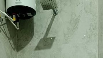 Comfort Double Room | Bathroom | Shower, towels, soap, shampoo