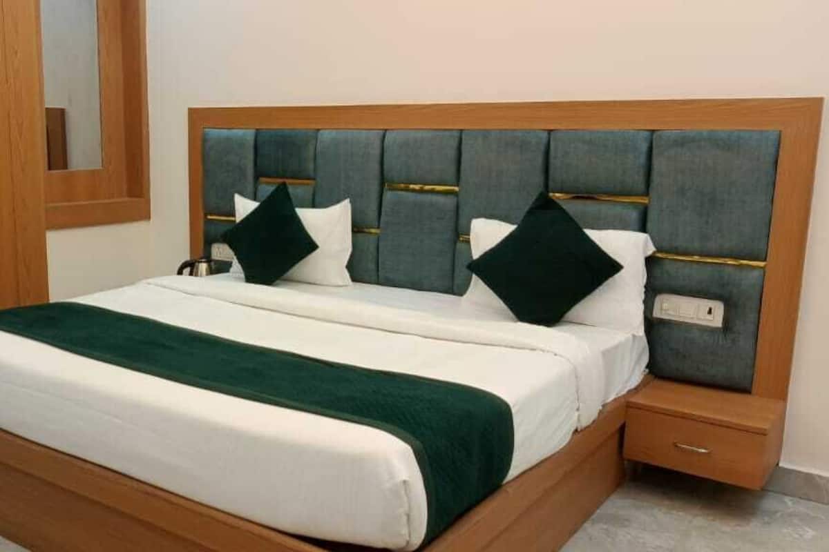 In-room safe, free WiFi