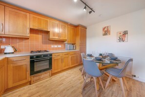 Private kitchen - Riverside Lodge - overlooking the River Dee (Aberdeen)
