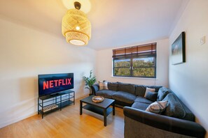 Living area - Riverside Lodge - overlooking the River Dee (Aberdeen)