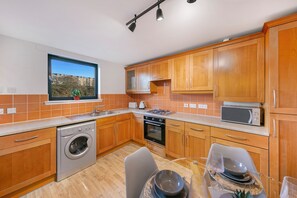 Private kitchen - Riverside Lodge - overlooking the River Dee (Aberdeen)