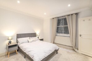 2 chambres, fer et planche à repasser, Wi-Fi, draps fournis