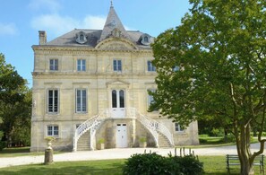Exterior - Your Château in the vineyards near Bordeaux (Arveyres)