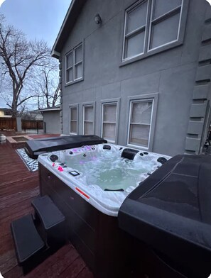 مغطس سبا خارجي