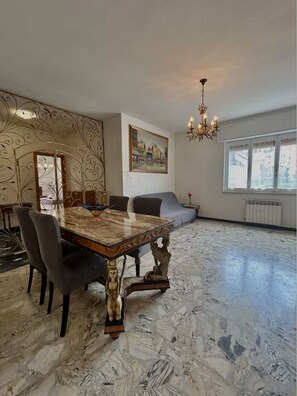 Interior - Spacious apartment downtown and a 10-minute walk to the beaches (Unknown)