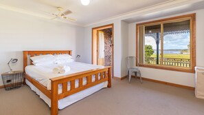 3 bedrooms, WiFi, bed sheets