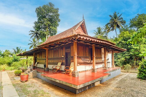 Alaya Stays Palm Dale by the Backwaters