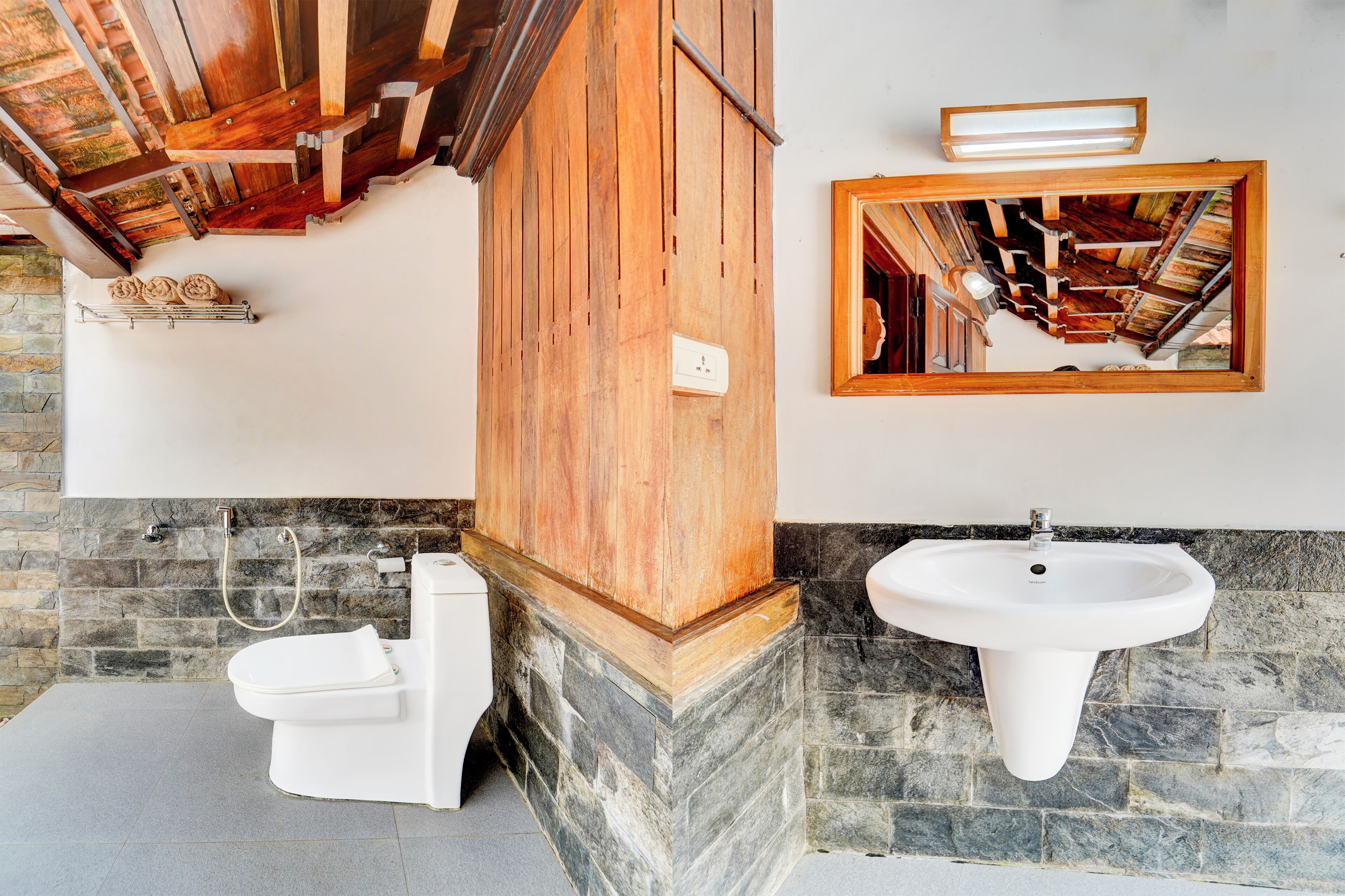 淋浴设施、毛巾、肥皂、洗发水