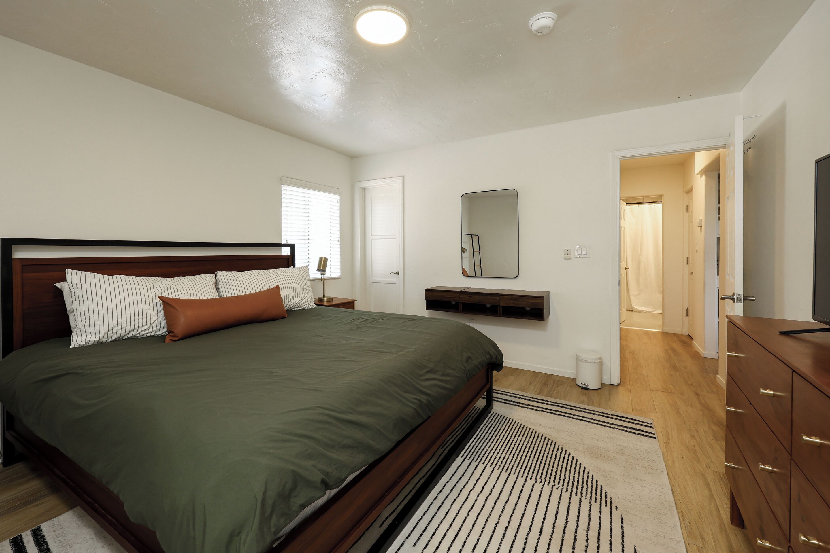4 bedrooms, WiFi, bed sheets
