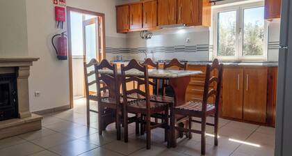 Fonte da Rosa Guest House APT1