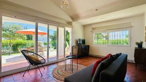 TV - Strip II by Check-in Portugal (Albufeira)