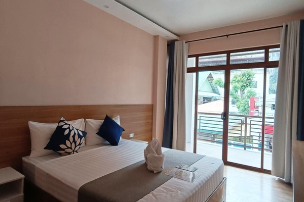 Double Room, 1 Queen Bed, Balcony, Mountain View | Egyptian cotton sheets, premium bedding, in-room safe, desk