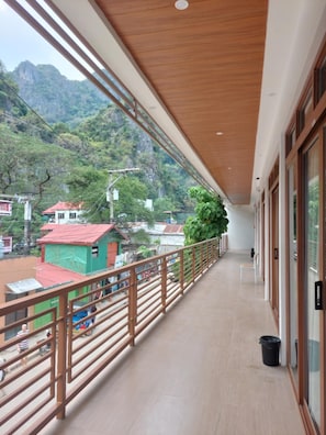 Terrace/patio - beehive elnido tourist inn (El Nido)