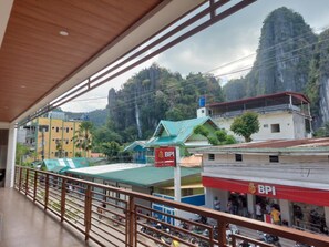Terrace/patio - beehive elnido tourist inn (El Nido)