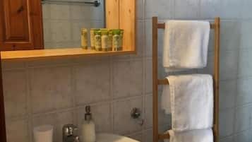 Classic Studio, 2 Twin Beds, Ocean View | Bathroom | Slippers