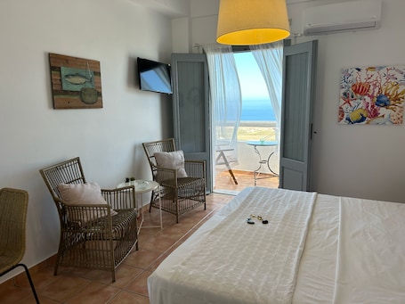 Cortinas blackout, tabla de planchar con plancha y wifi gratis . Alonia Studios